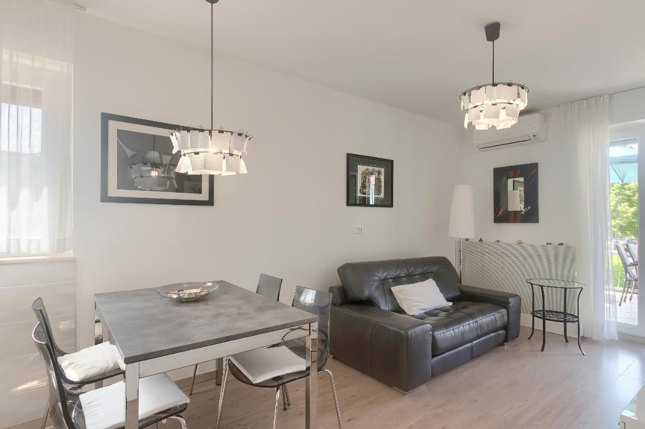 Apartments Palm View ロヴィニ エクステリア 写真