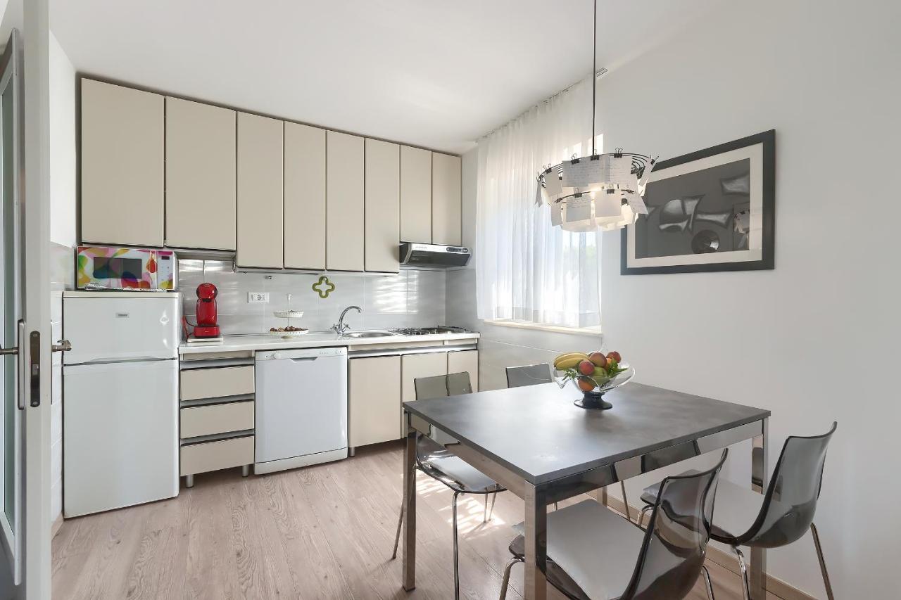 Apartments Palm View ロヴィニ エクステリア 写真