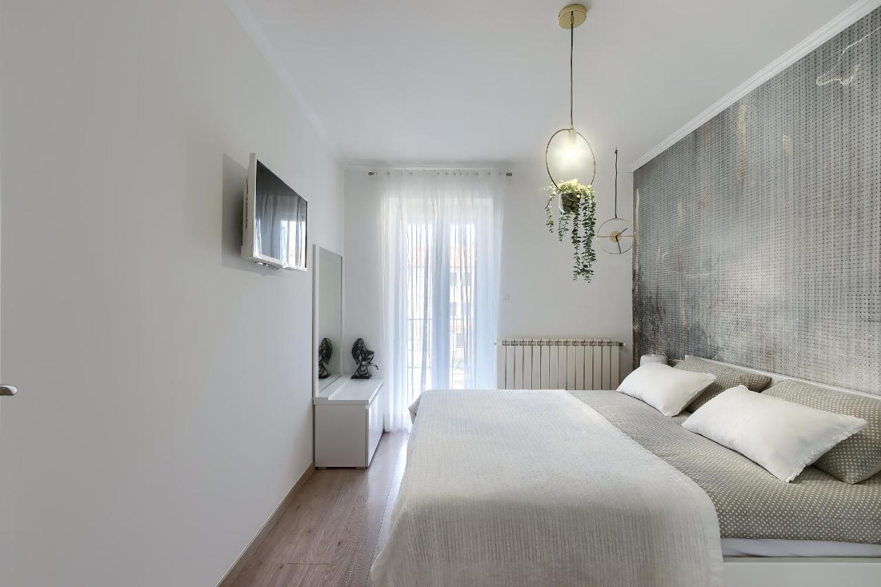 Apartments Palm View ロヴィニ エクステリア 写真