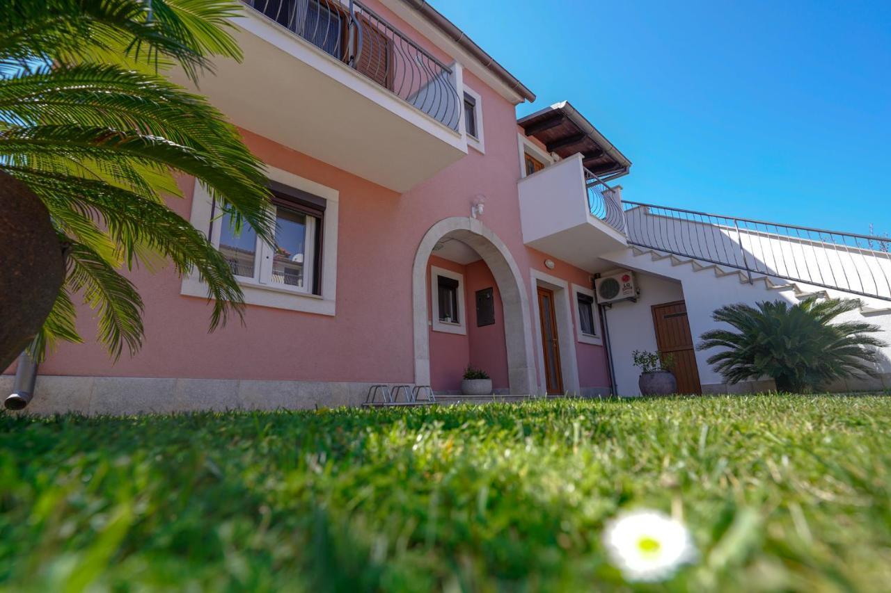 Apartments Palm View ロヴィニ エクステリア 写真