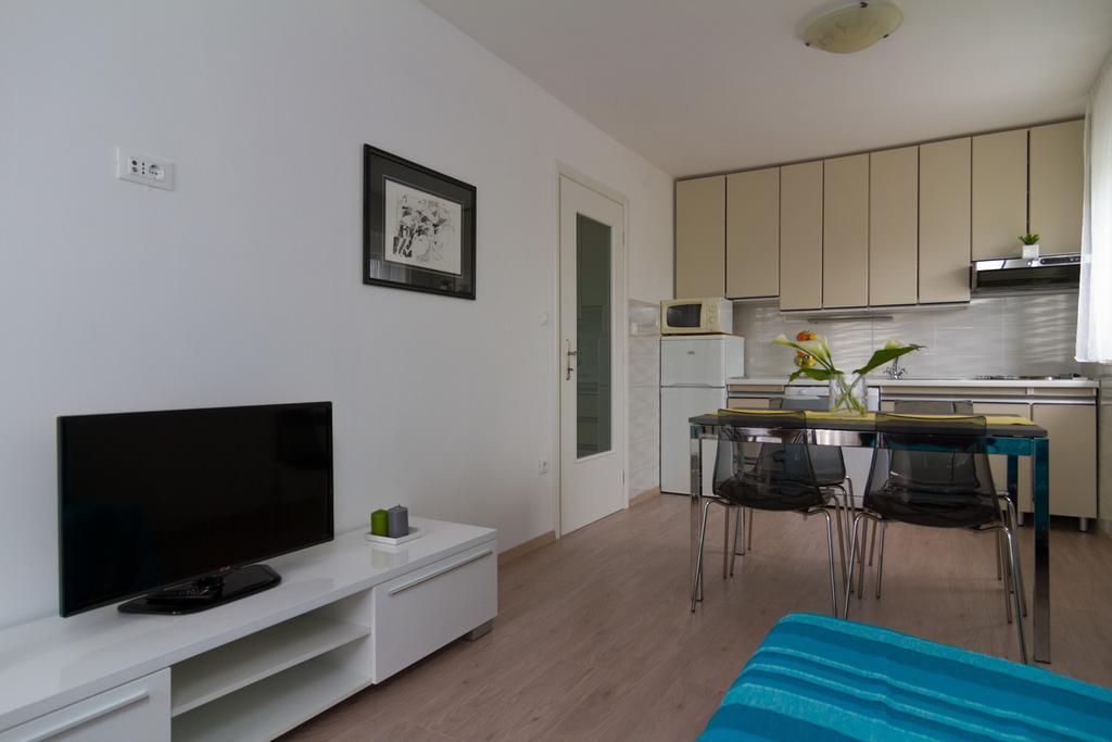Apartments Palm View ロヴィニ エクステリア 写真